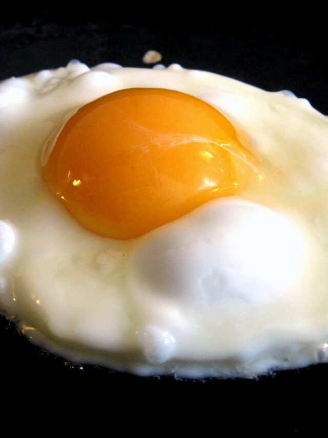 अंडा खाने के 10 फायदे