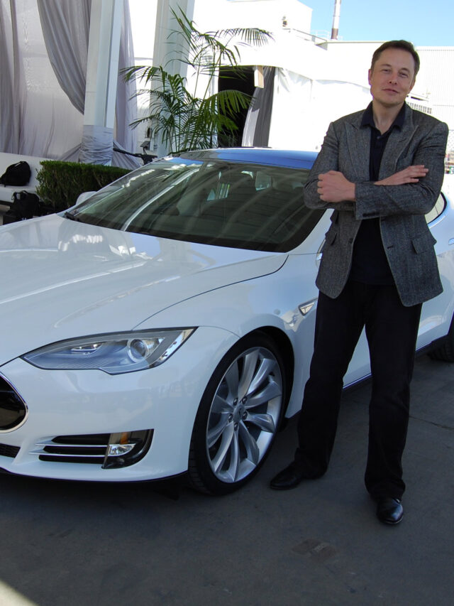 Elon Musk की Tesla Car के सामने सभी कार फ़ैल है